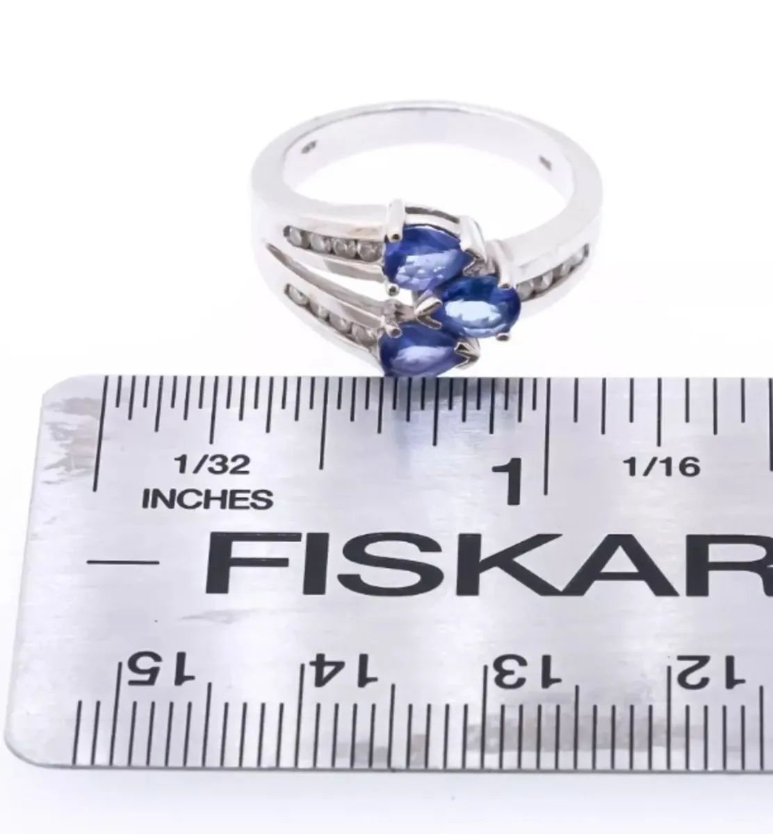 Stunning14k white gold diamond and tanzanite ring - Image 3