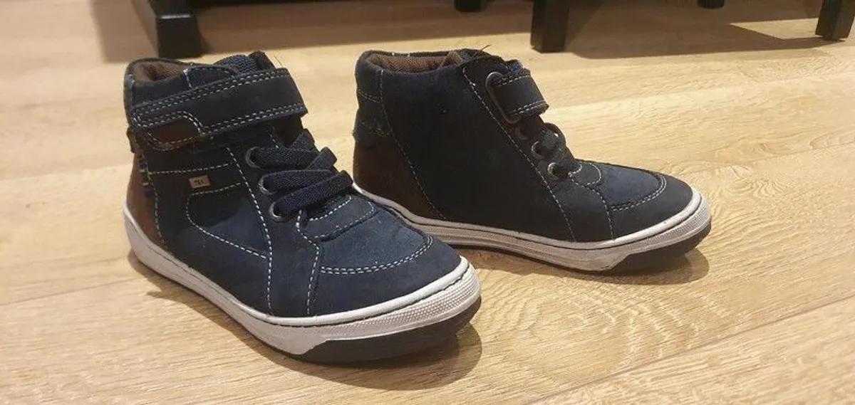Boys occassional boots/shoes  Size Junior 11.5 & 12. - Image 1