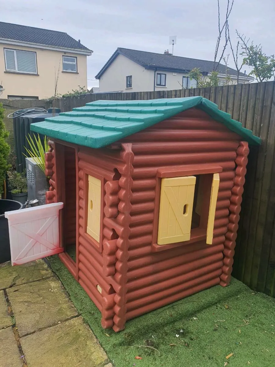 Little tikes log cabin play house - Image 1