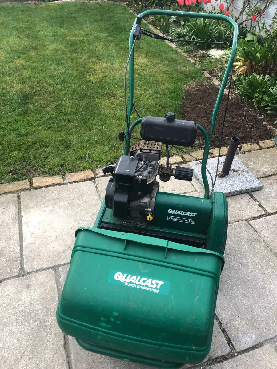 Qualcast petrol cylinder deals lawnmower