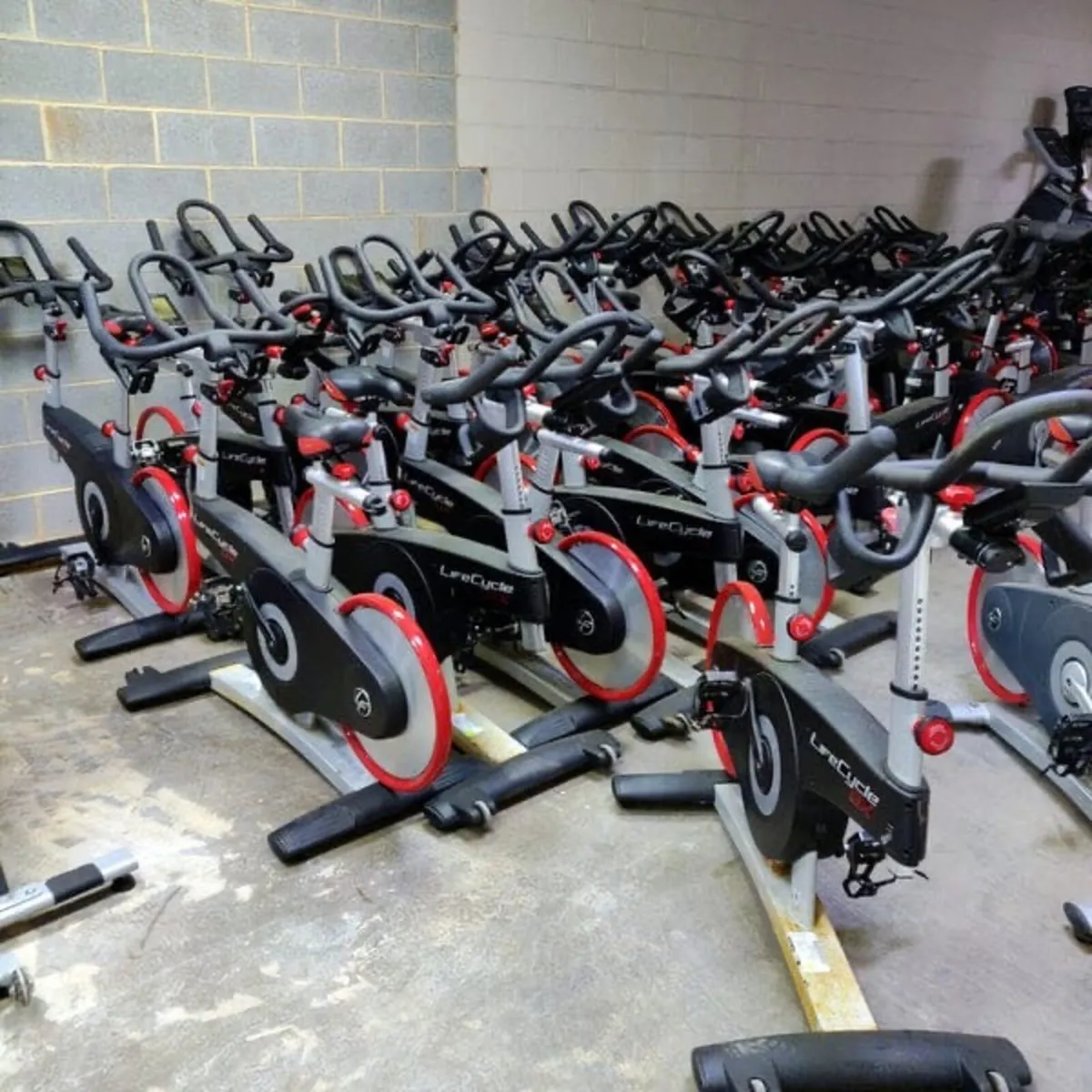 Indoor bike hot sale life fitness