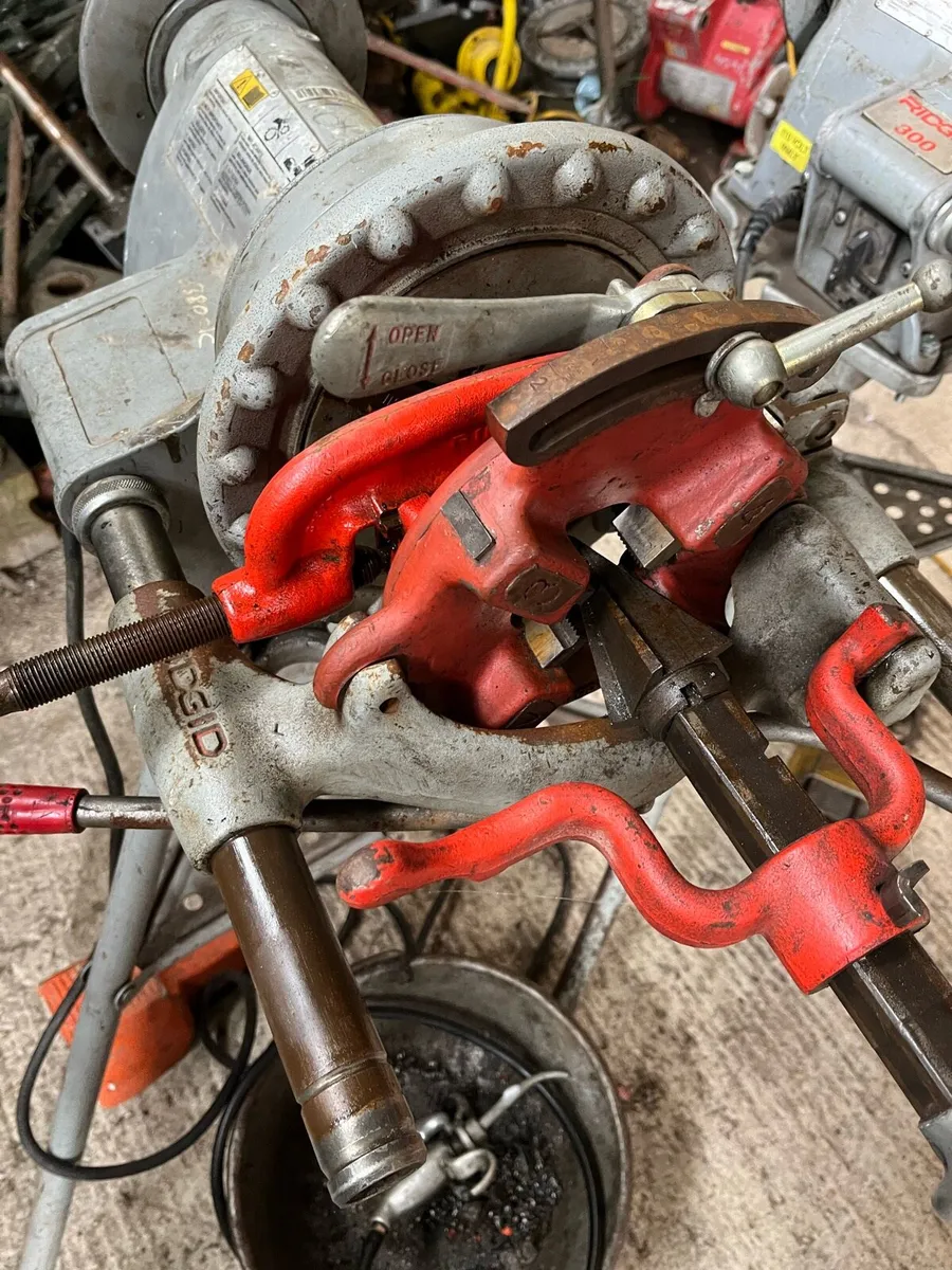 RIDGID 300 pipe THREADER - Image 1