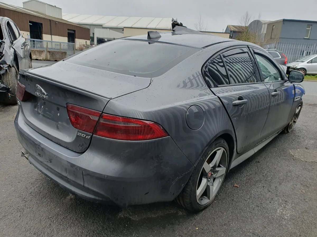 17 JAGUAR XE  2.0 D FOR BREAKING - Image 1