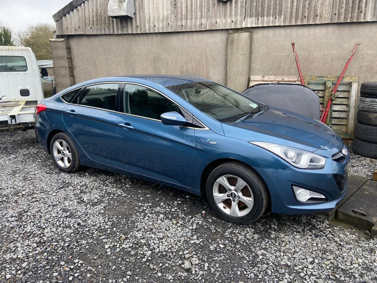 142 Hyundai i40 for breaking - Image 1