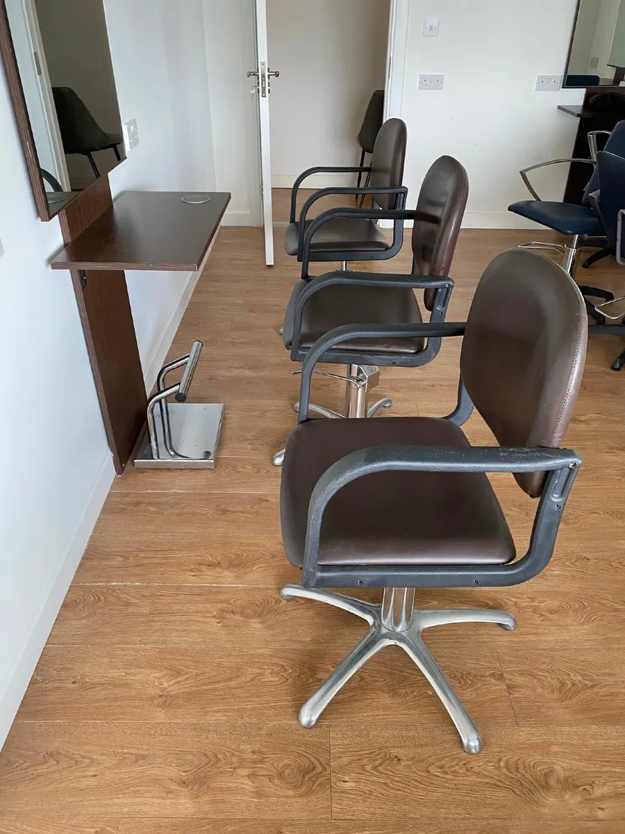3 Hairdressing Chairs - Image 1