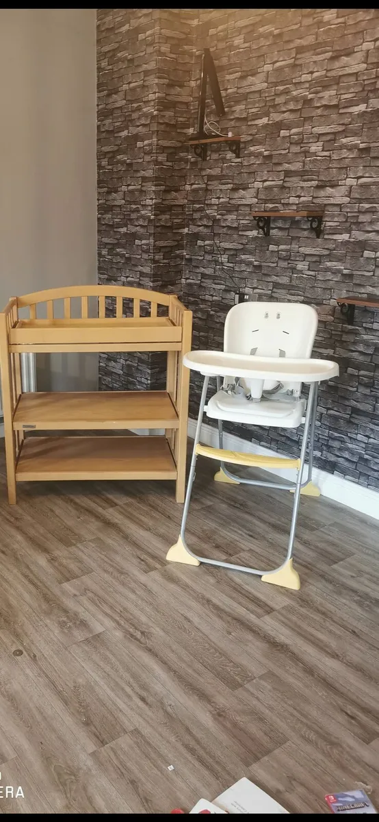 Baby changing table and high chair - Image 1