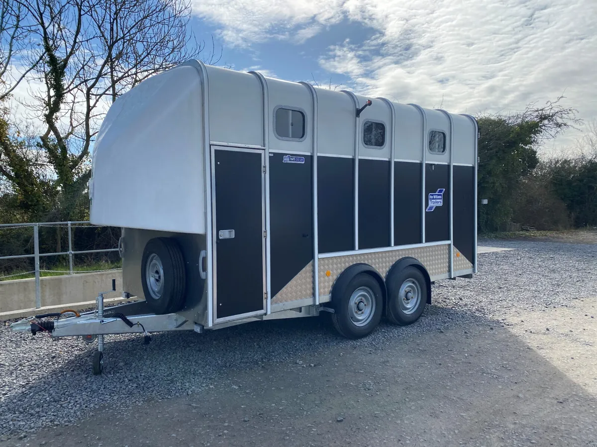 New HB610 Igor Williams 4 Stall Horsebox - Image 1