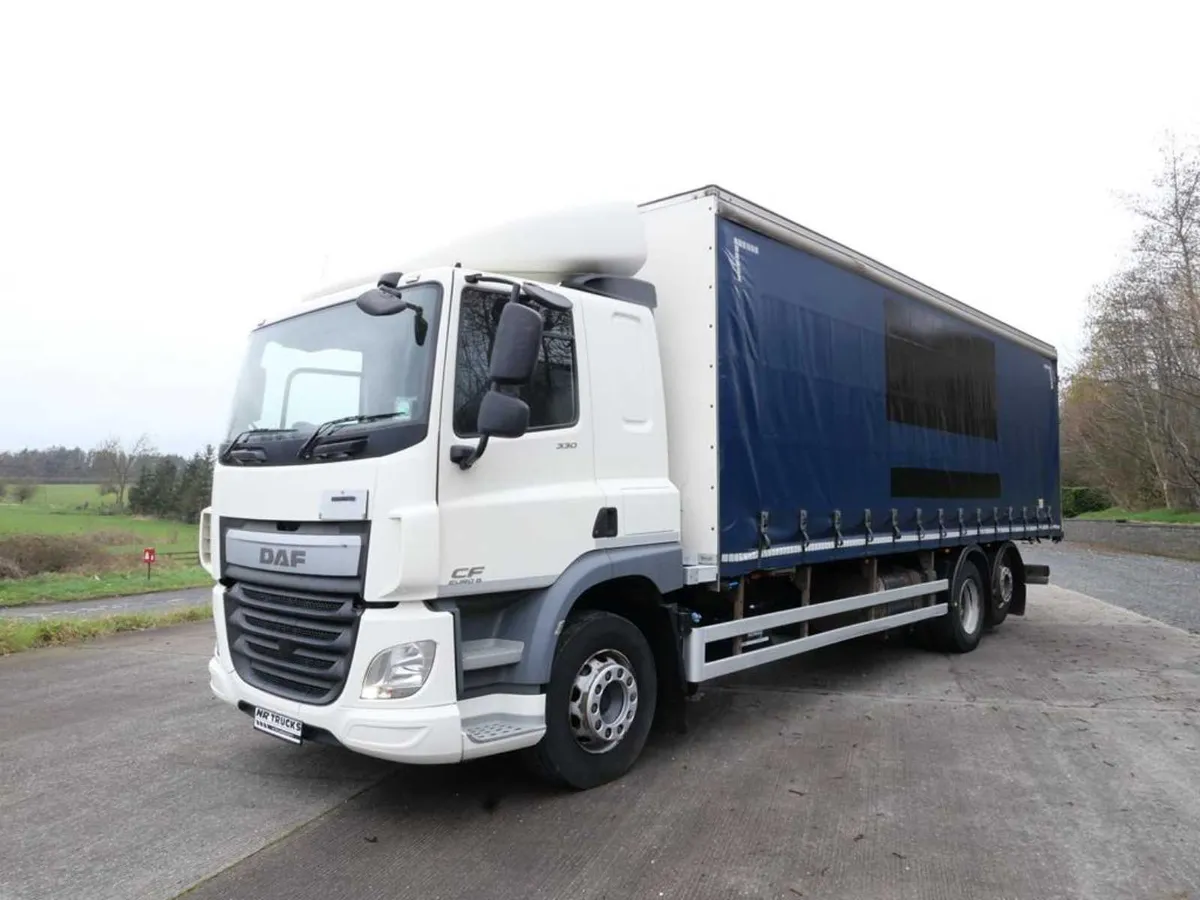 DAF CF 330 Sleeper Cab 6x2 Manual - Image 3