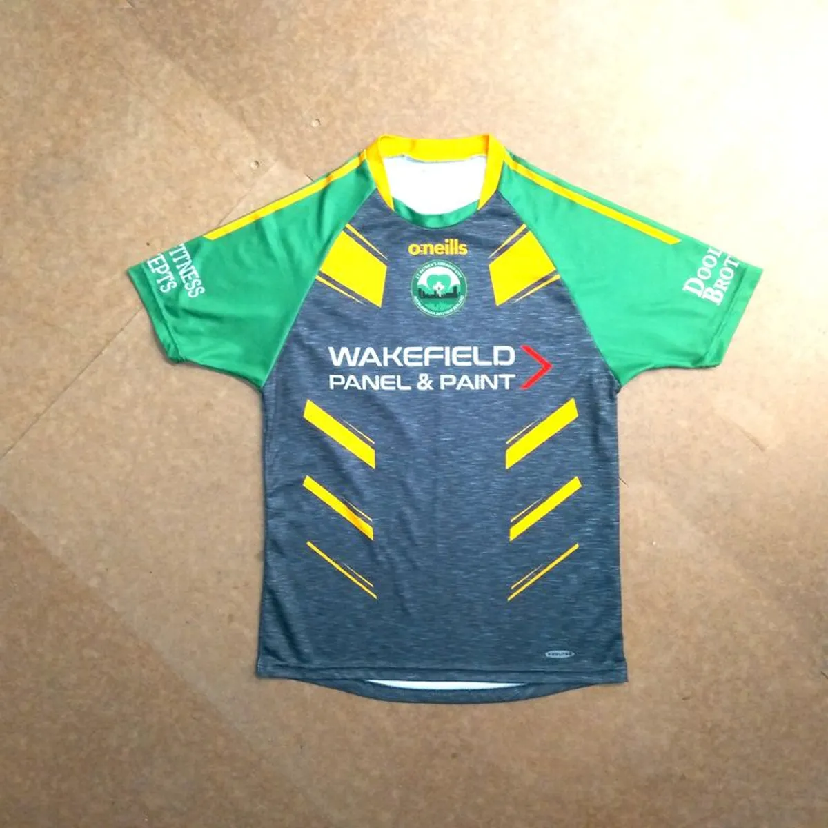 FREE POST St Pats Auckland New Zealand (M) GAA Jersey Shirt O'Neills Gaelic Football Hurling Tight Fit Emerald City Medium - Image 1