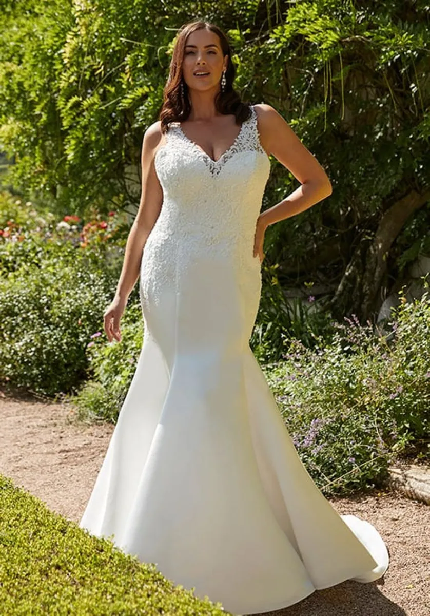 Wedding dress - Image 1