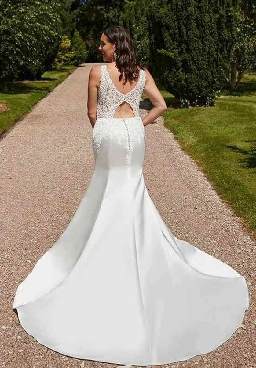 Wedding dress - Image 2