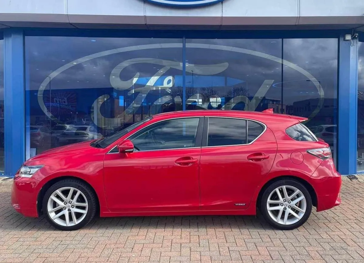 Lexus CT200H Luxury - Image 4