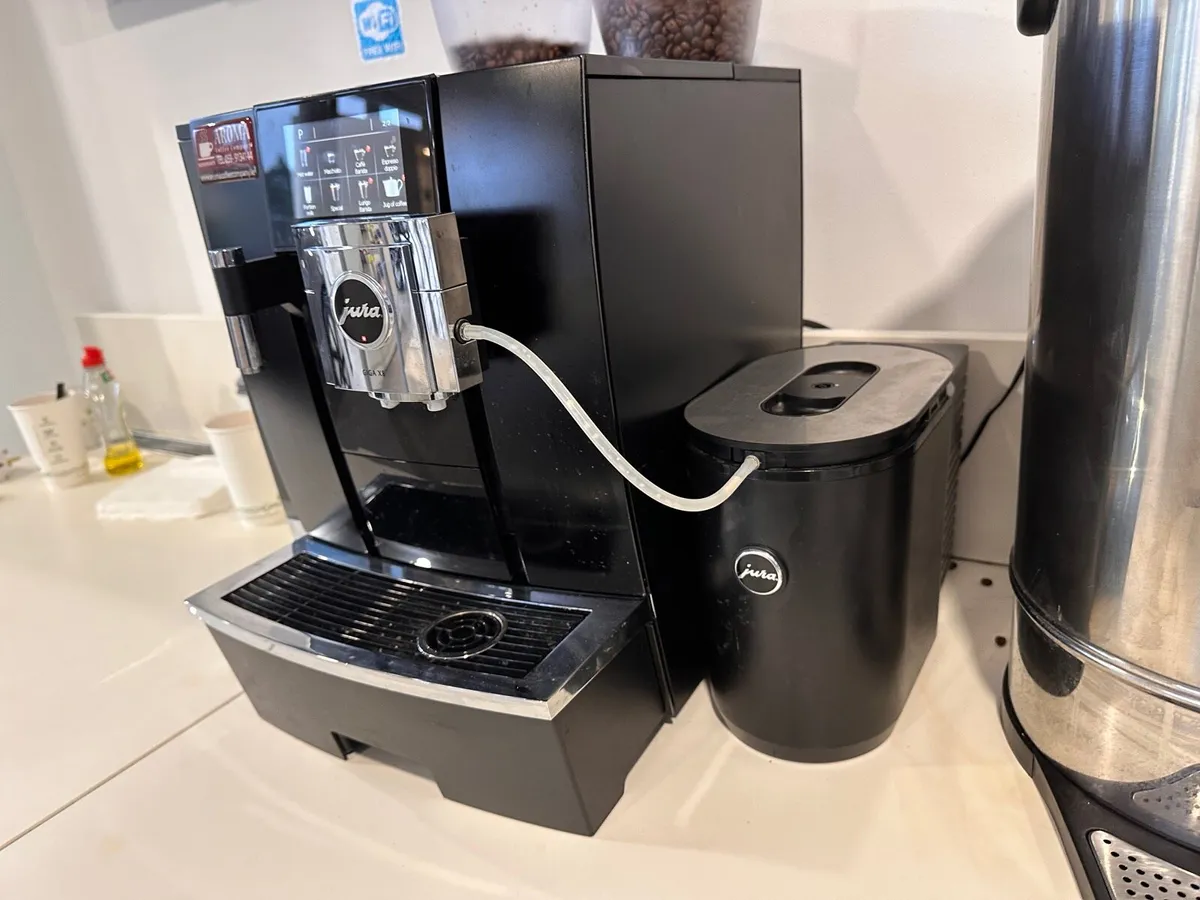 Jura Giga X8 bean to cup coffee machine for sale in Co. Tipperary for €