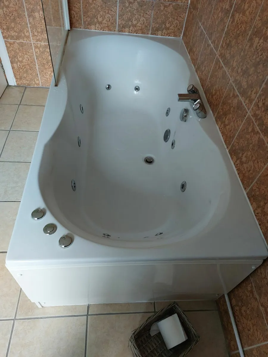 Jaccuzzi Bath for sale in Co. Tipperary for €250 on DoneDeal