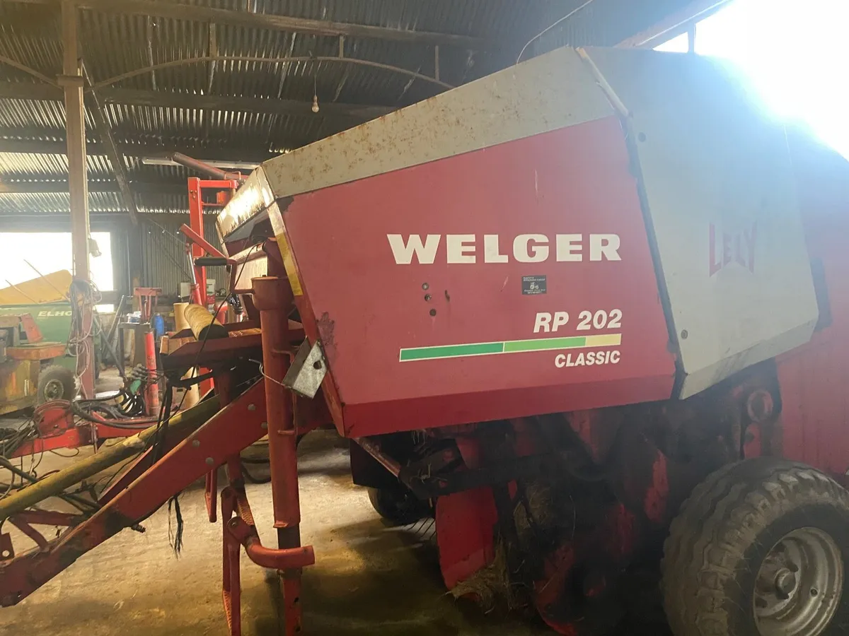 Lely welger Rp 202 Classic. And ROCO bale wrapper
