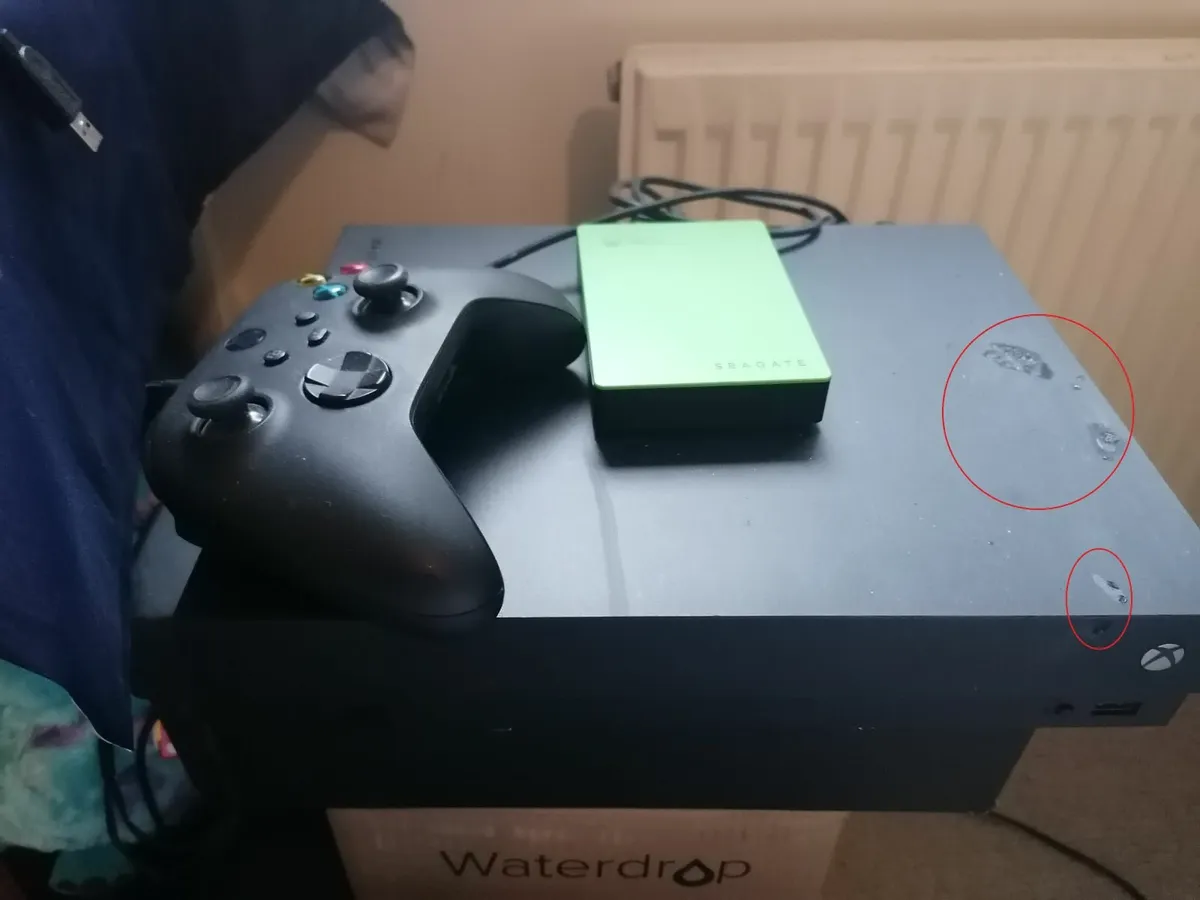 Xbox One X (with drive Disk+box / Cosmetic damage) - Image 1