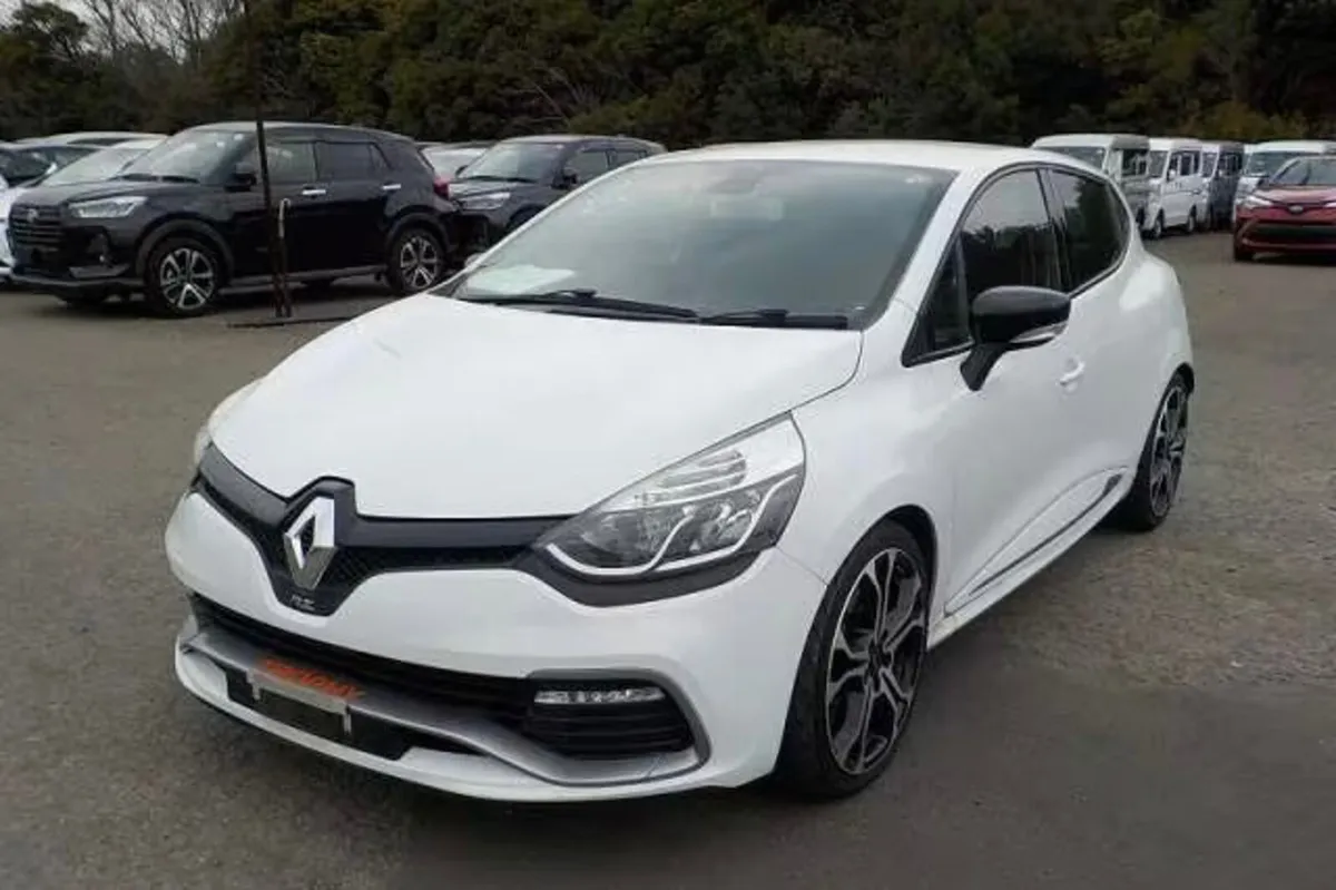 2016 Renault Clio 1.6 RS TROPHY 220 hp