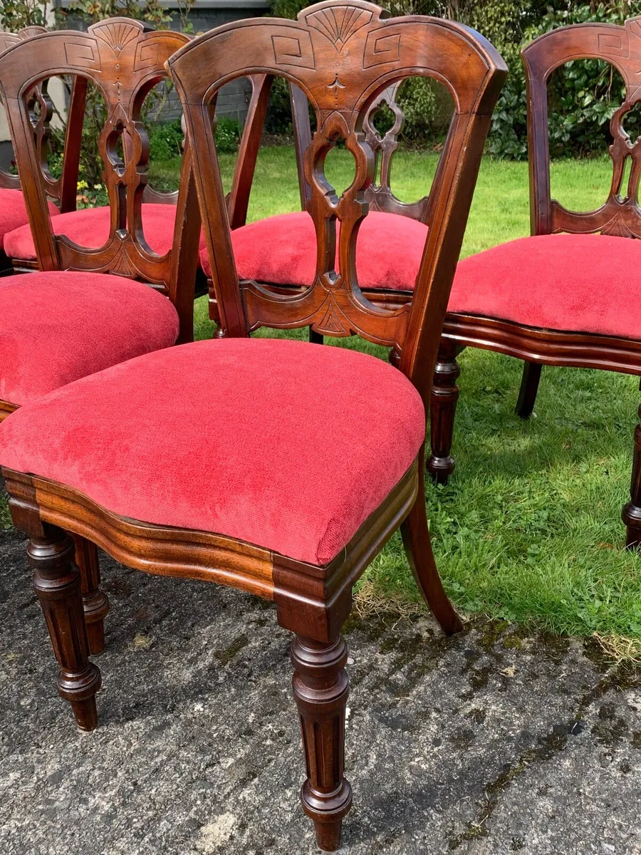 10 Victorian mahogany curved back dining chairs - Image 3