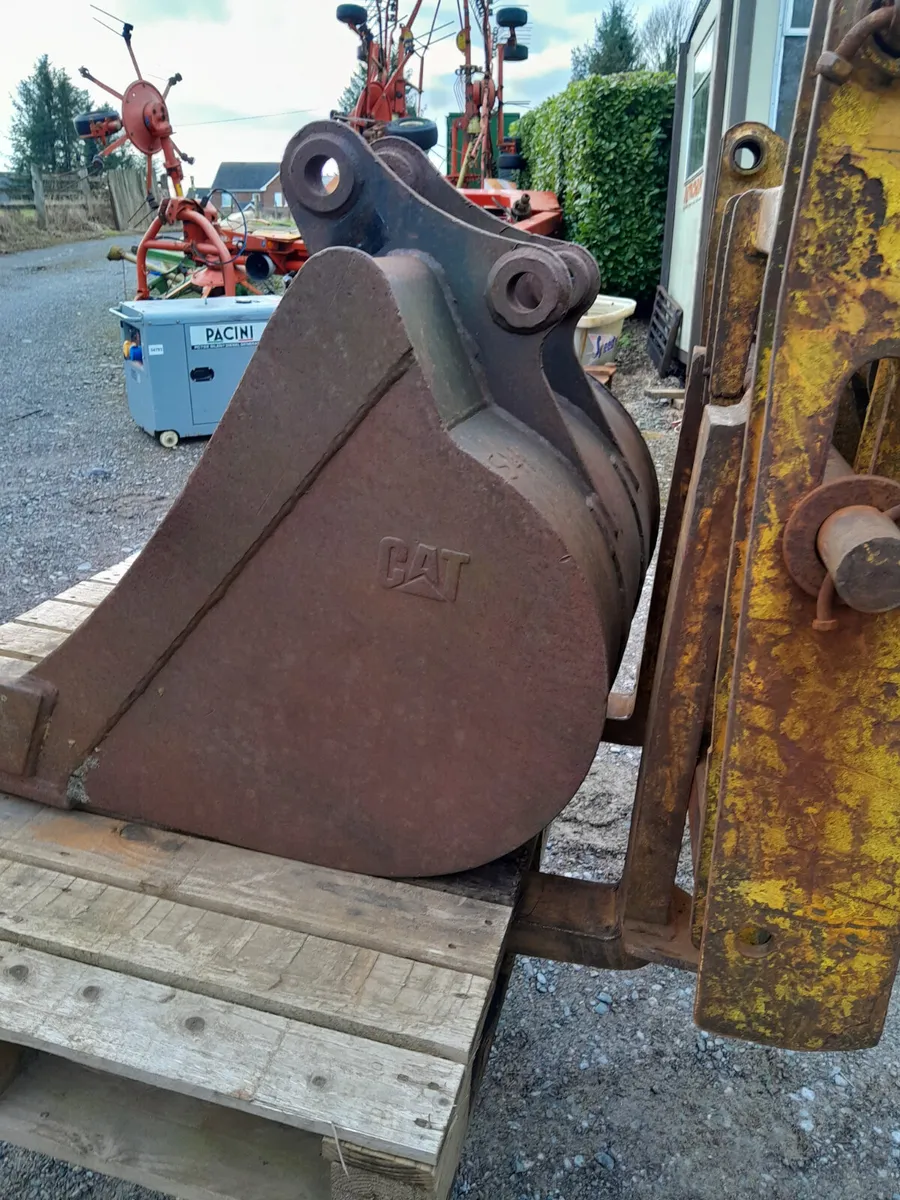 2ft digger bucket for sale in Co. Cavan for €350 on DoneDeal