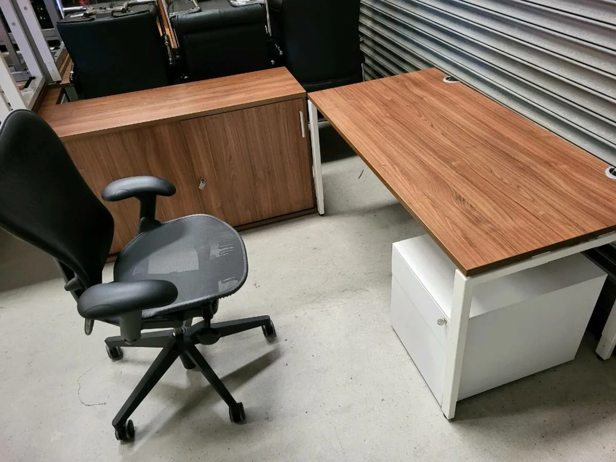 Excellent Quality Office Desks/Sets. - Image 1