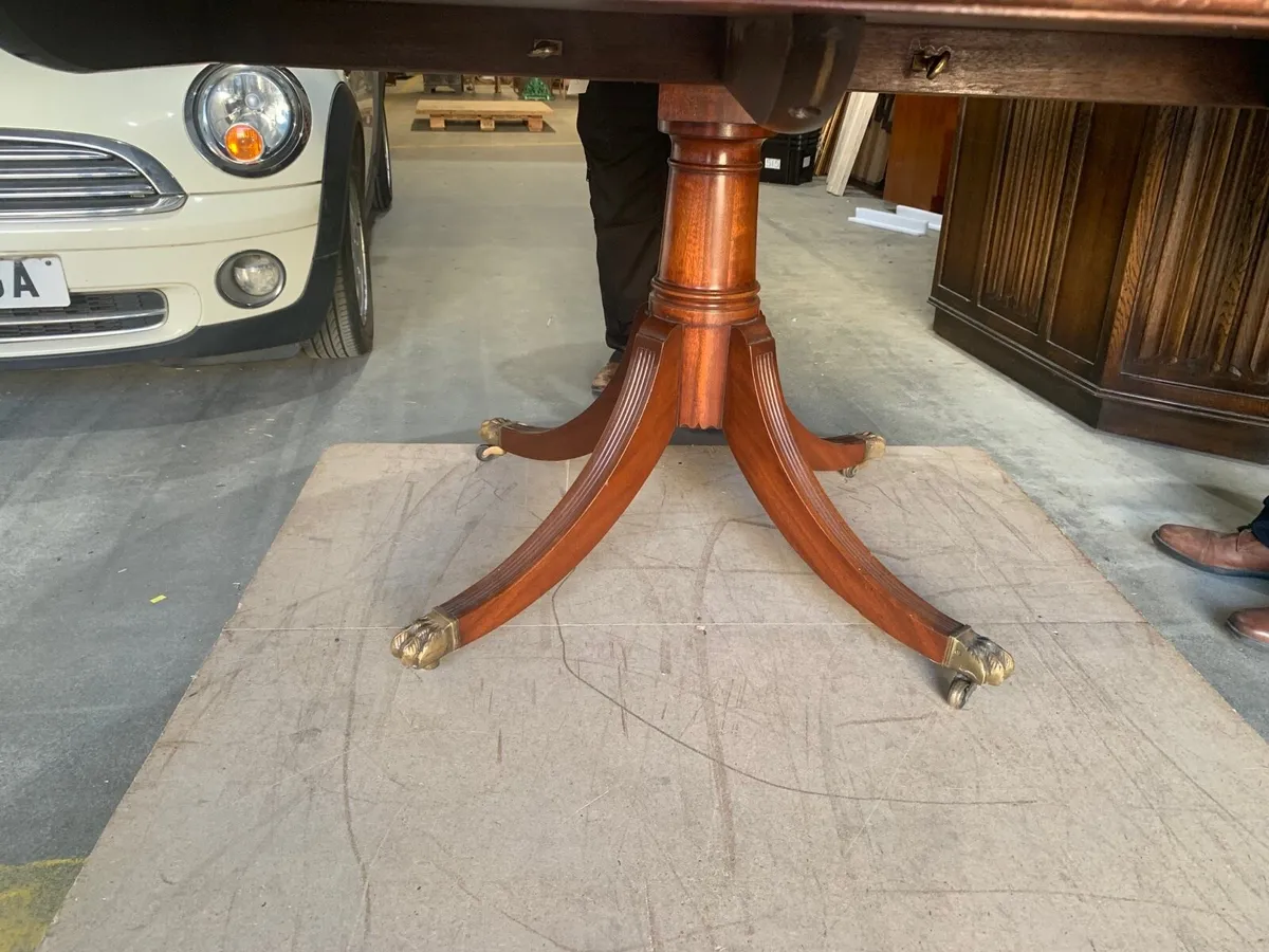 7 feet diameter mahogany table - Image 2