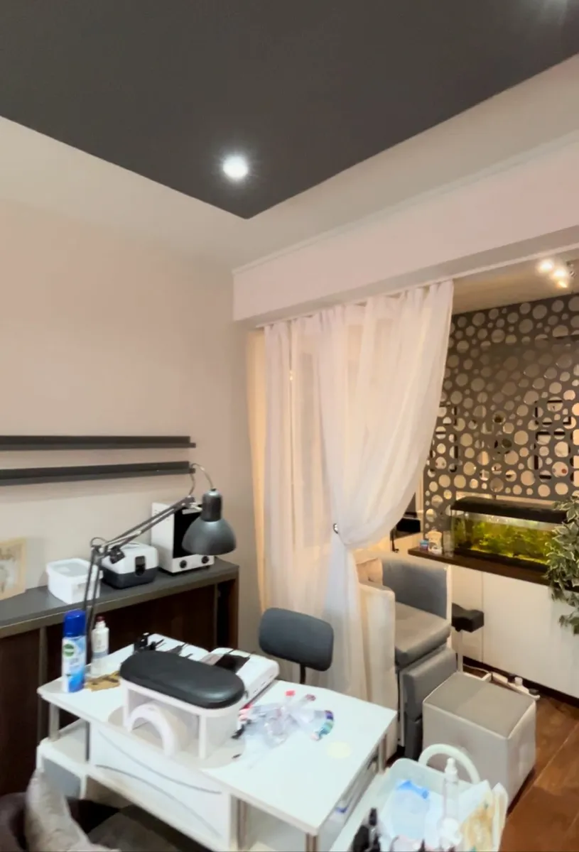 Working space for rent in busy beauty salon - Image 2