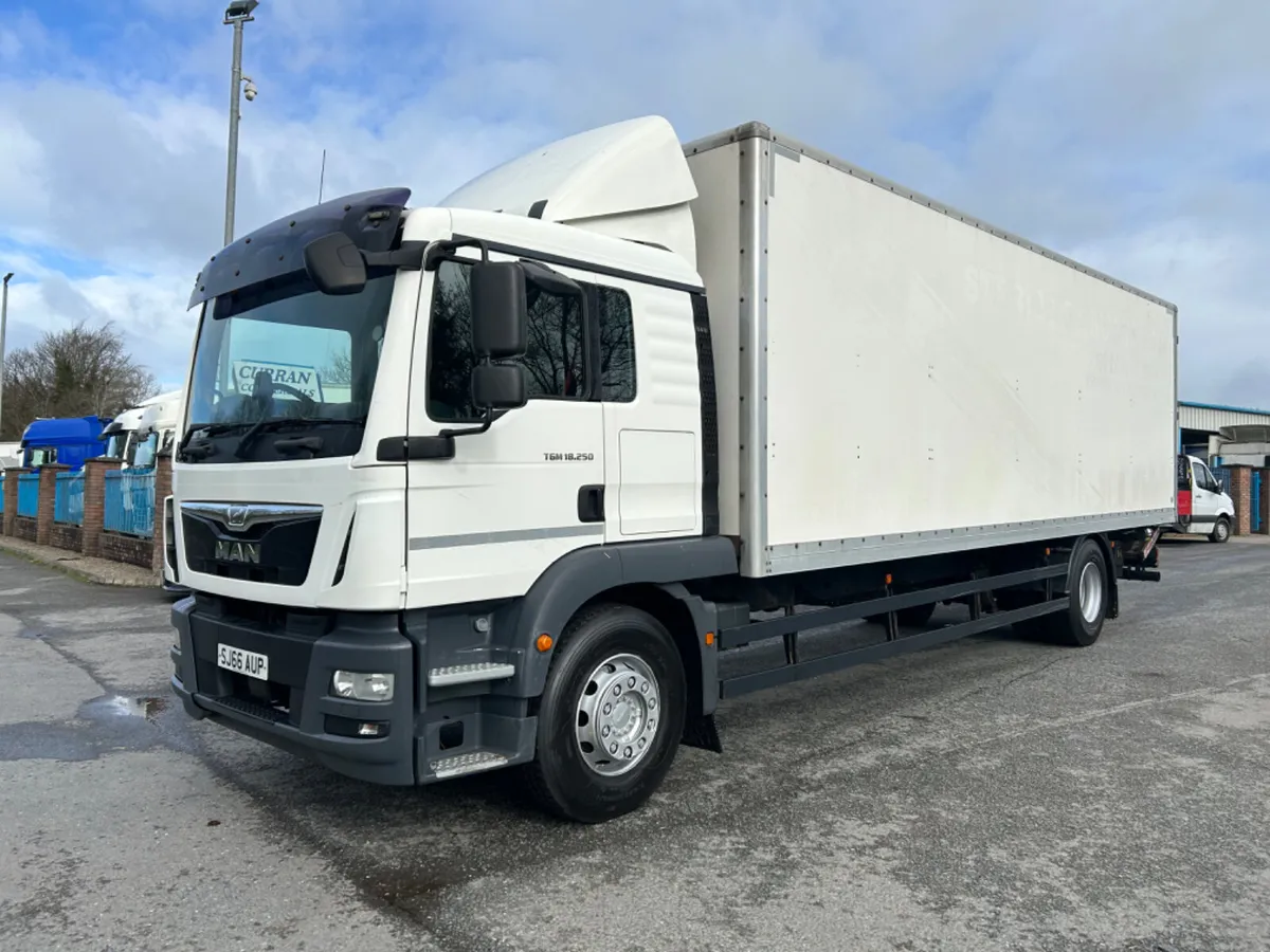 2017 man tg18.250 18 ton box with tail lift - Image 1