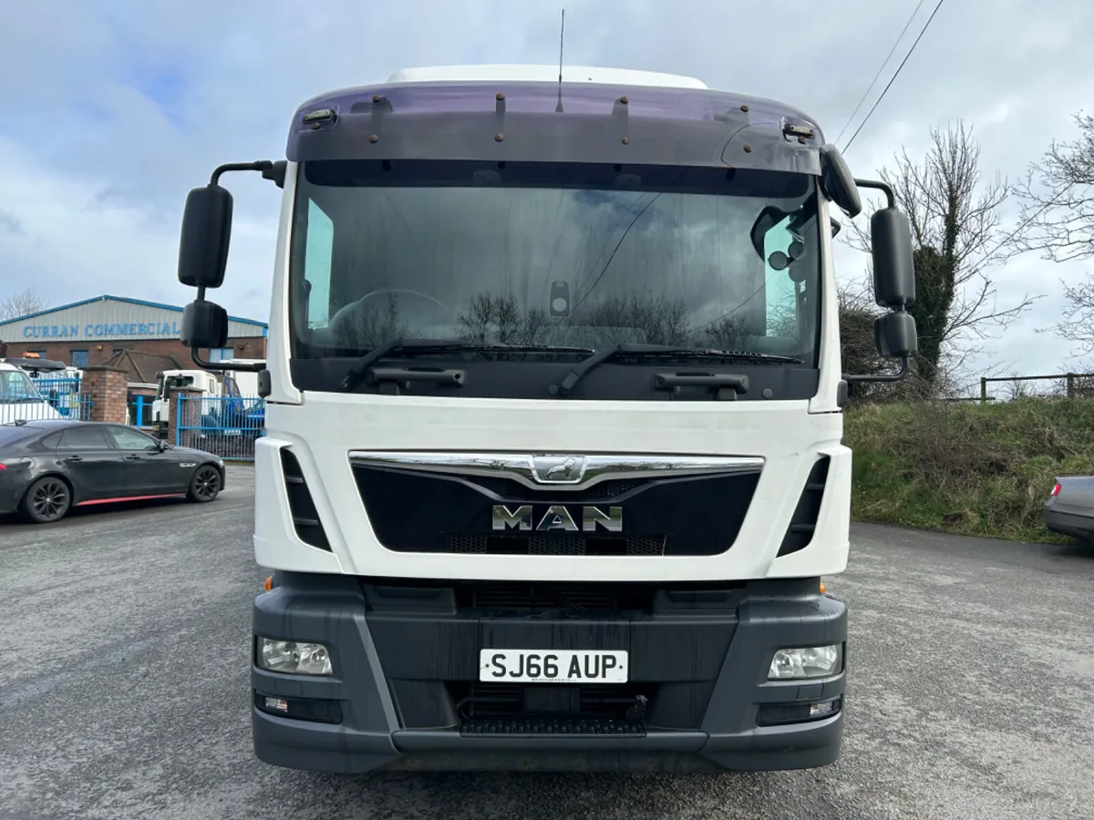 2017 man tg18.250 18 ton box with tail lift - Image 2