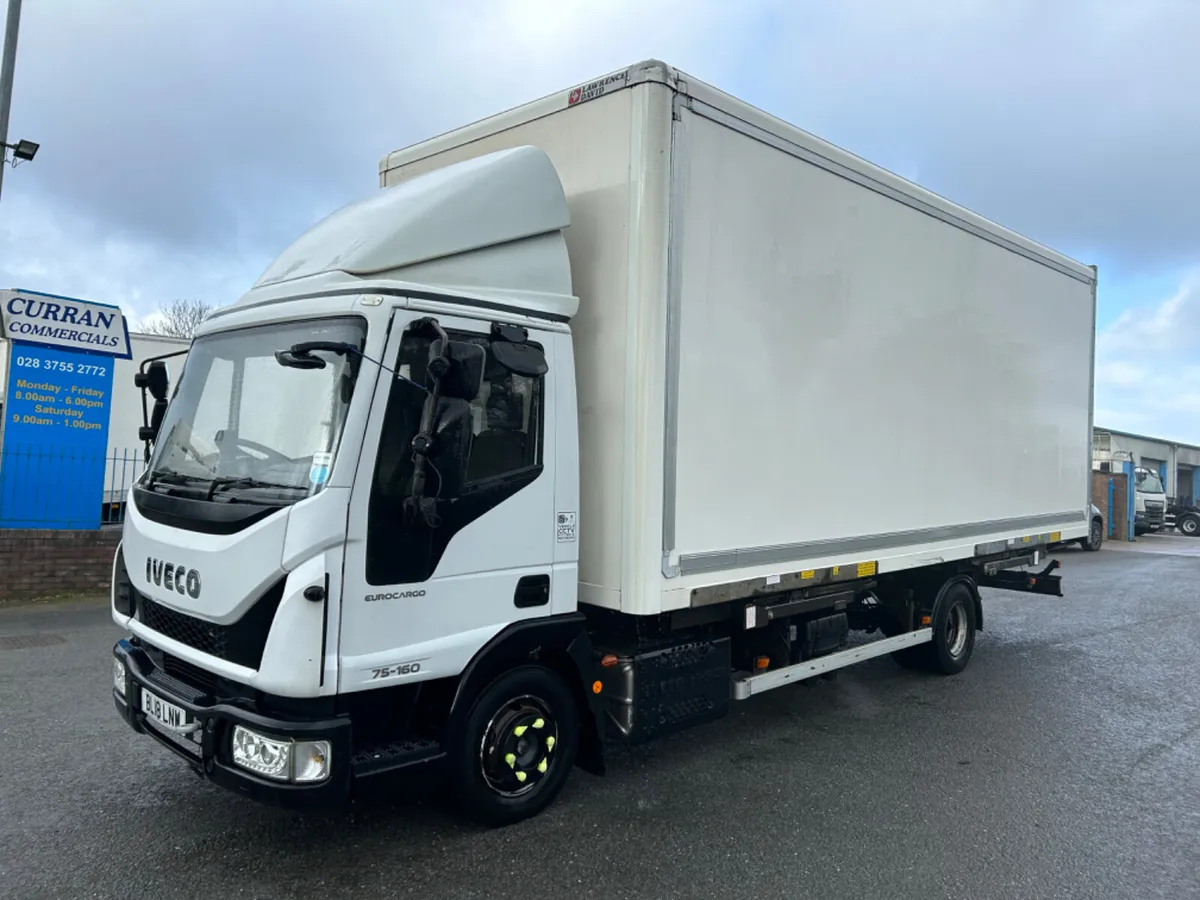 2018 iveco 75e16 7.5 ton 24ft furniture box