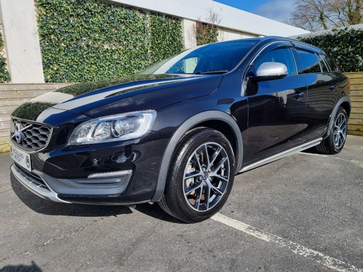 Volvo V60 2.0 D4 Auto / Cross Counrty LUX / Low M