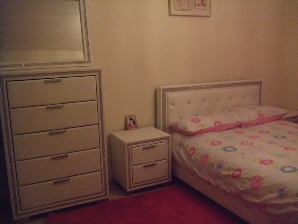 Double bed, 2 matching lockers, chest of drawers and mirror