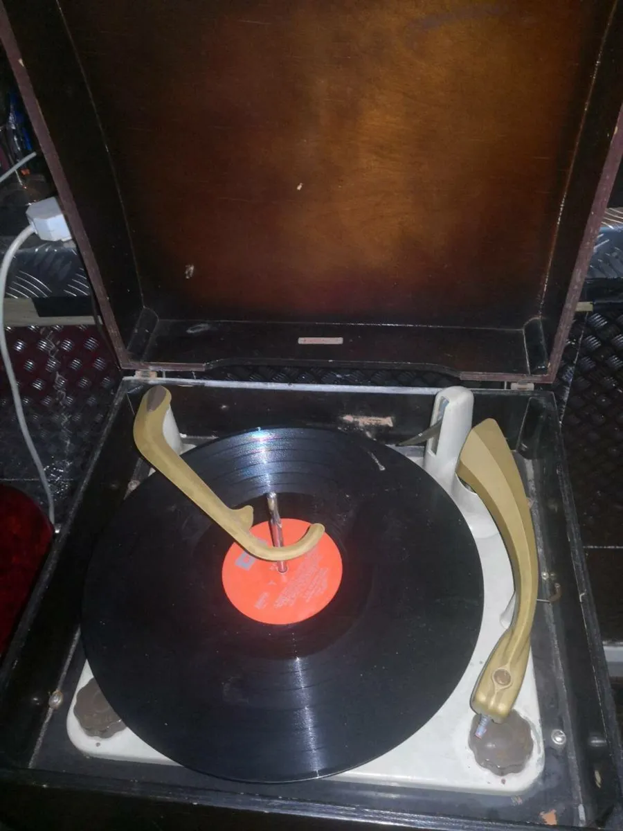 SWORDSMASTER gramophone record player - Image 2