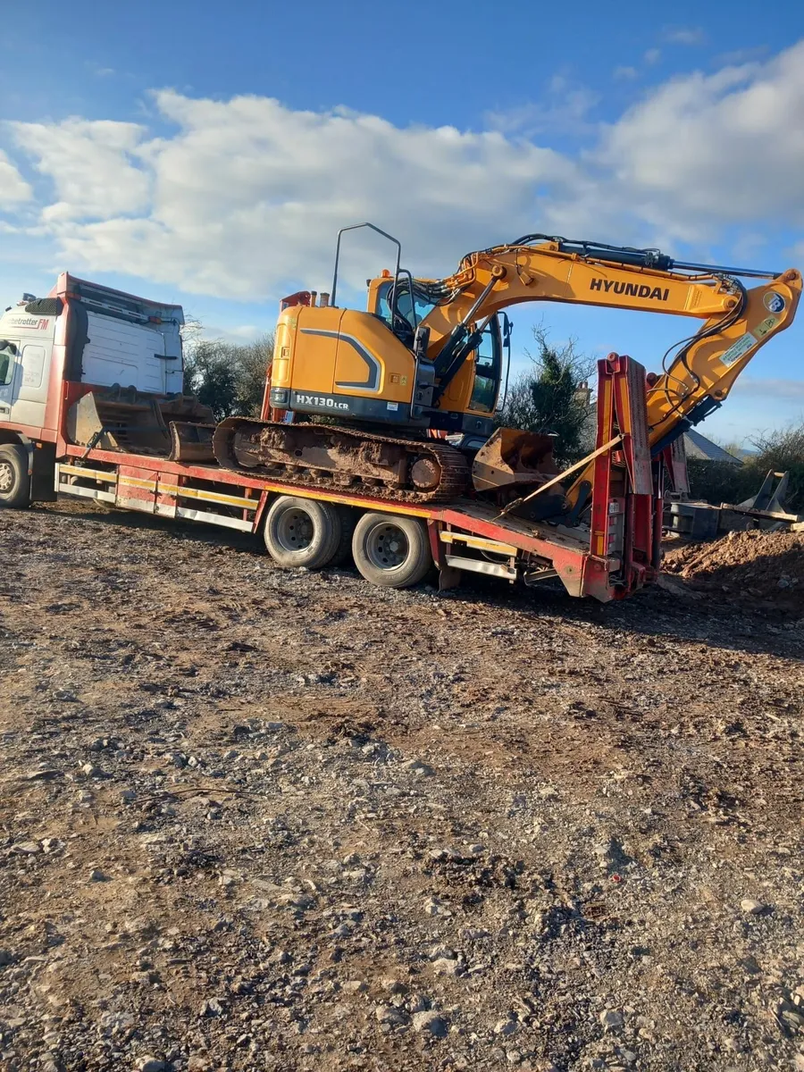 13 tonne digger hire with driver