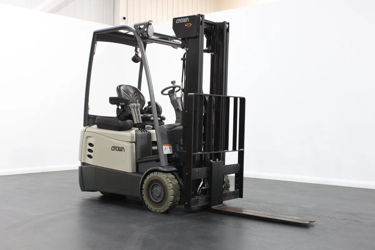Crown 1.6T SCT 6020 Twin Wheel Electric 2015 - Image 1