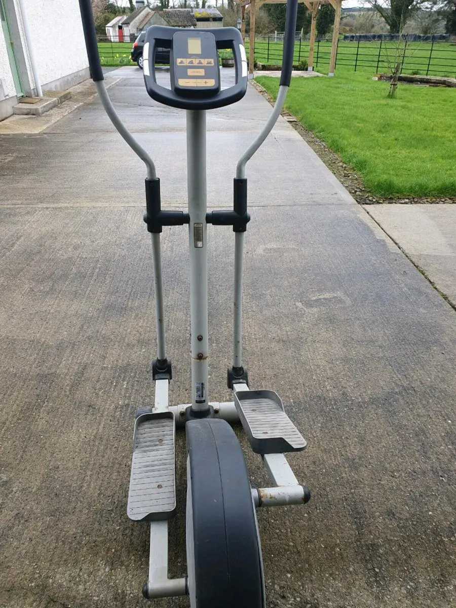 Cross Trainer with digital display - Image 1
