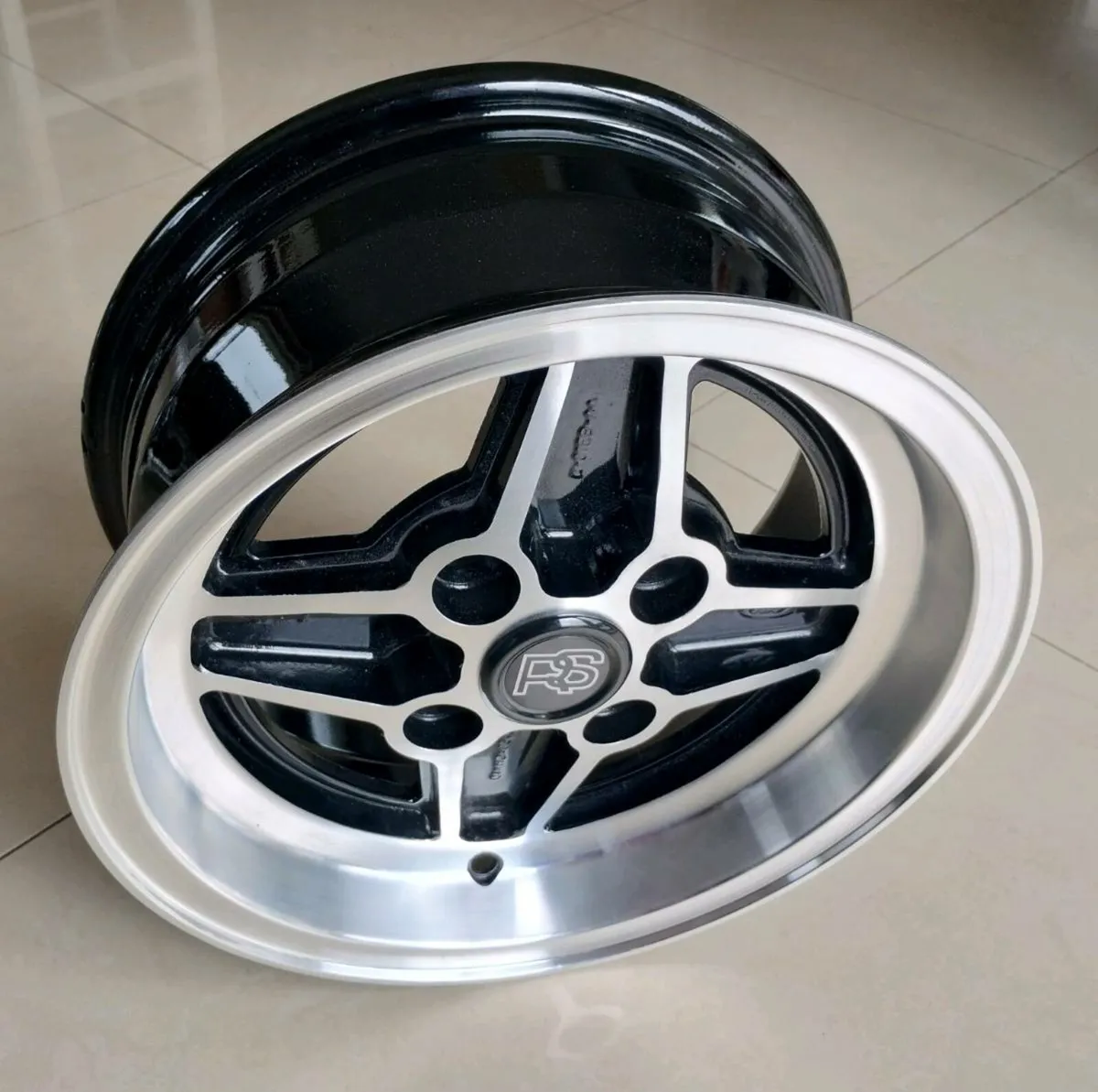 Ford RS 4 Spoke Alloy Wheels - Image 4