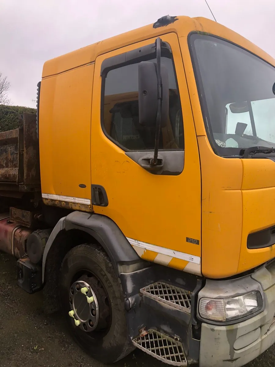 Renault premium tipper - Image 4