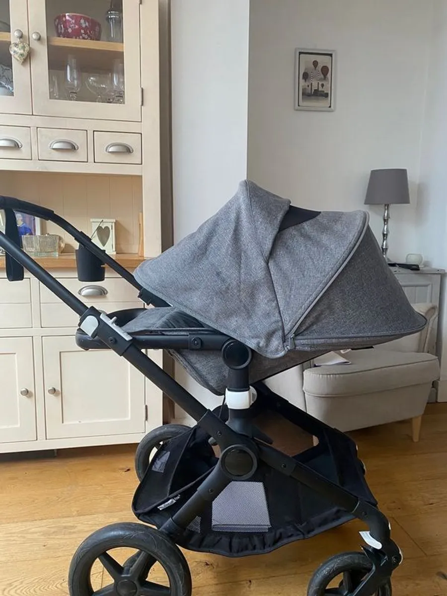 Bugaboo Fox 2: includes foot muff, changing bag, maxi-cosi car seat connector