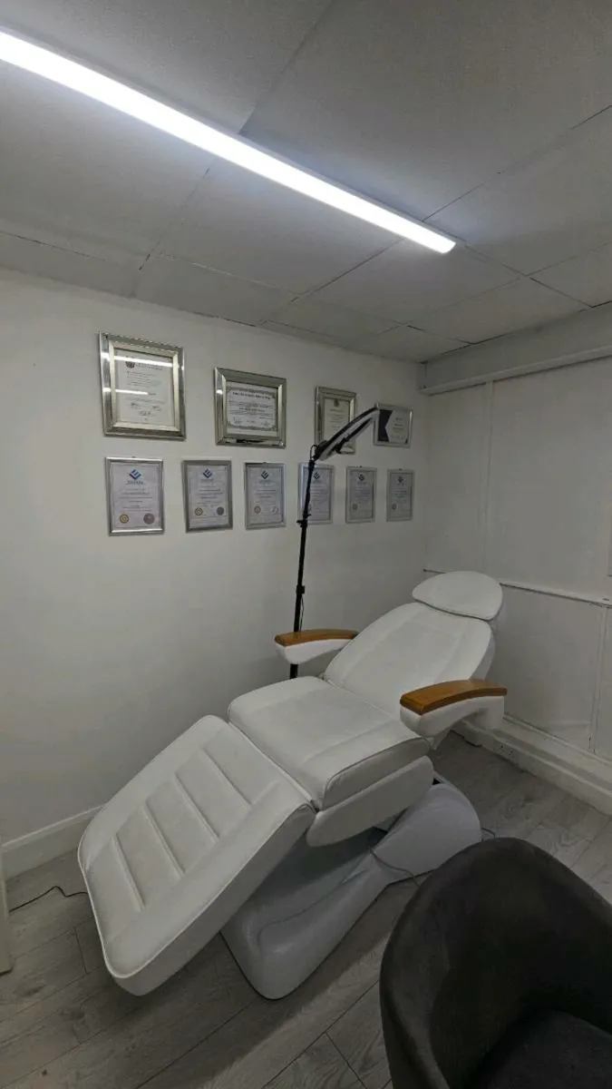 Eletric clinical chair