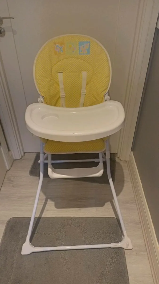 Baby's folding high chair