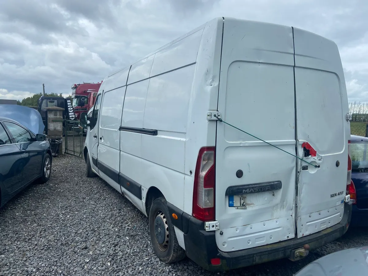2015 and 2012 Renault master for breaking - Image 2
