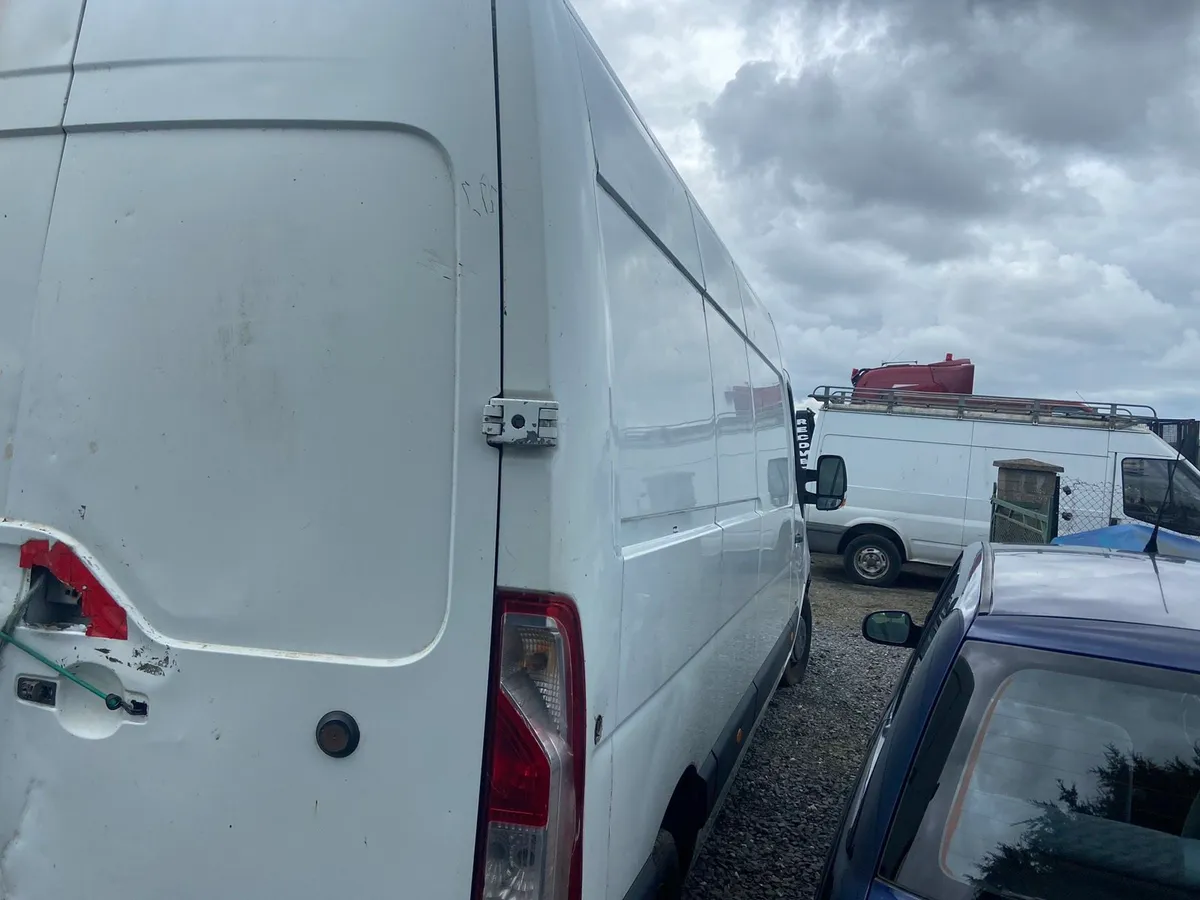2015 and 2012 Renault master for breaking - Image 4