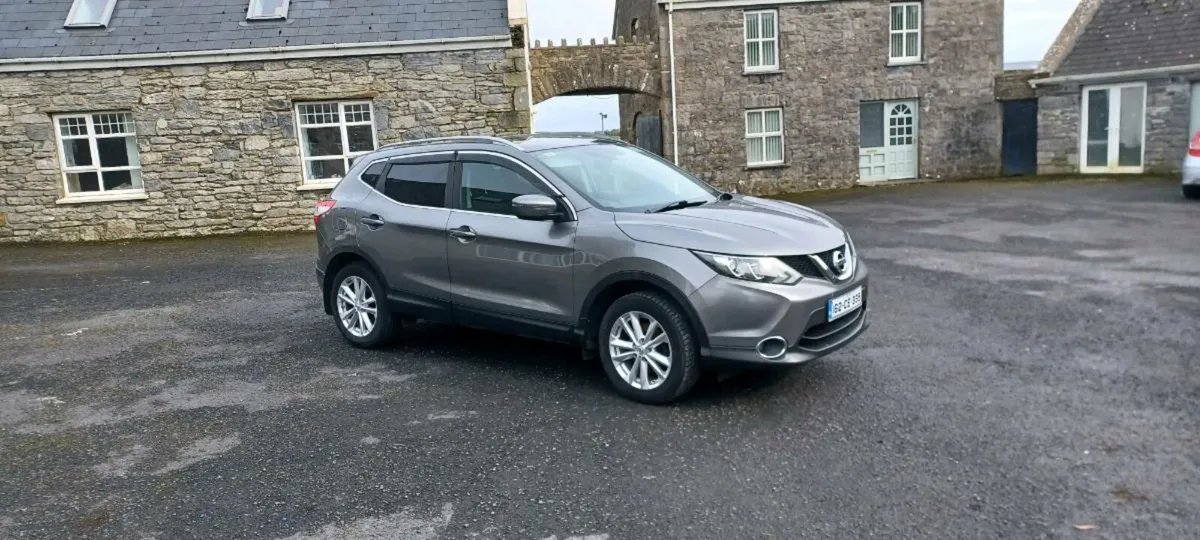 Nissan Qashqai with panoramic sunroof, 1 owner!!