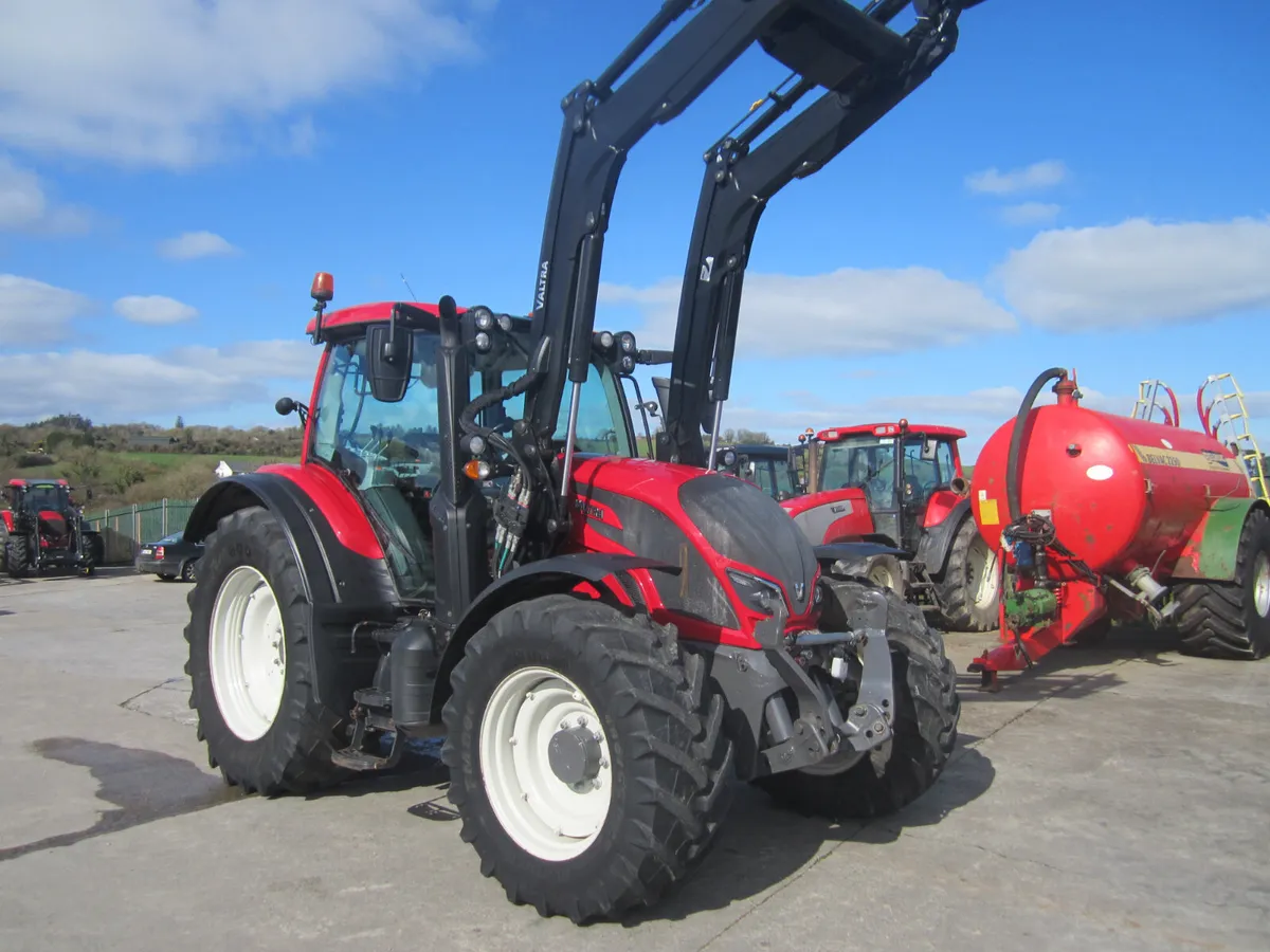 VALTRA N154 ACTIVE. ...2800 HRS ..2020..