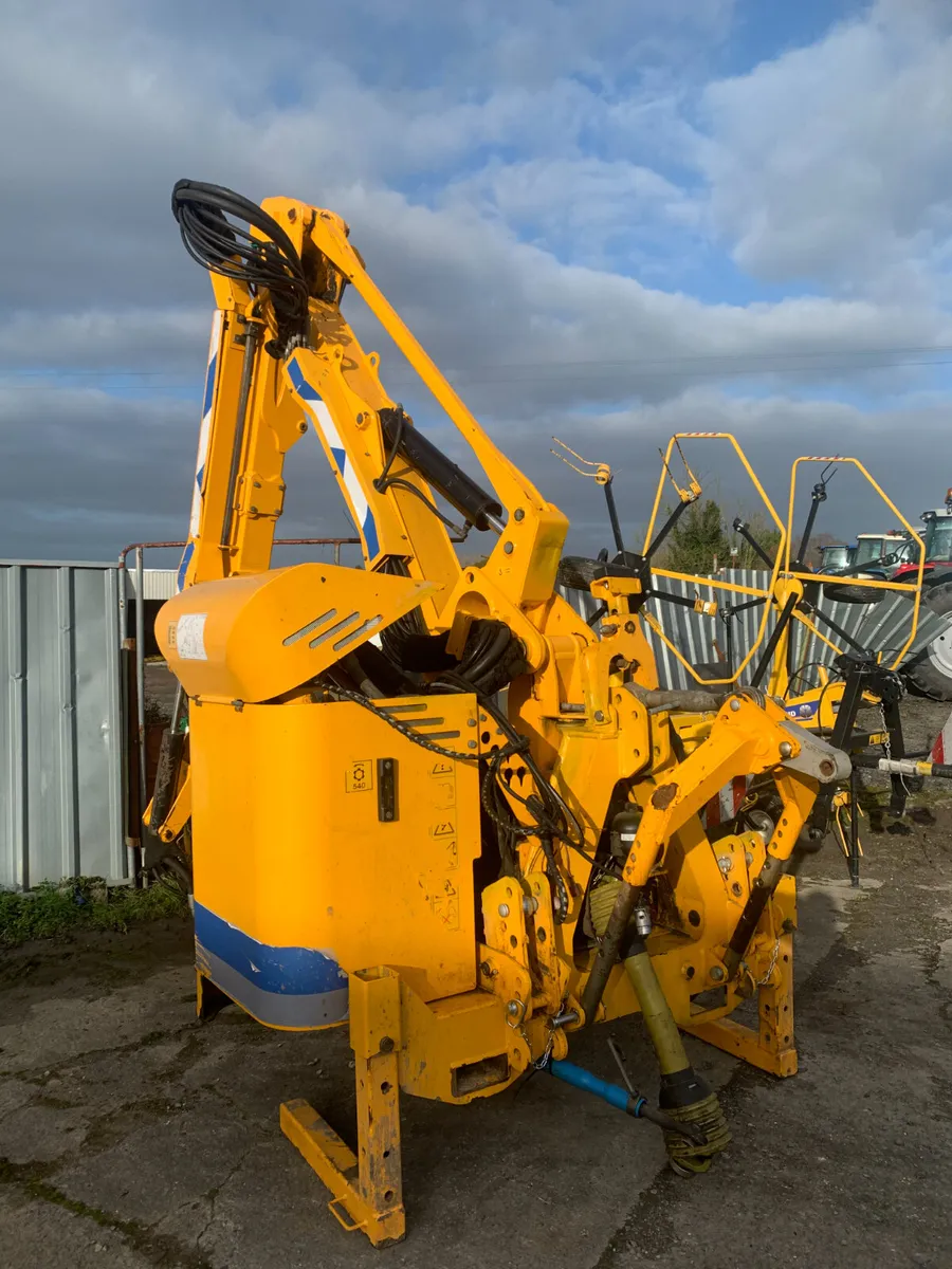 HEDGE CUTTER - Image 1