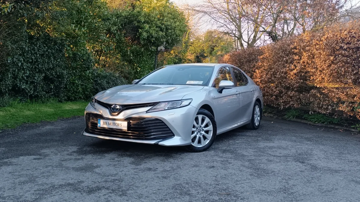 Toyota Camry 2.5 Camry Hybrid Sol - Image 1