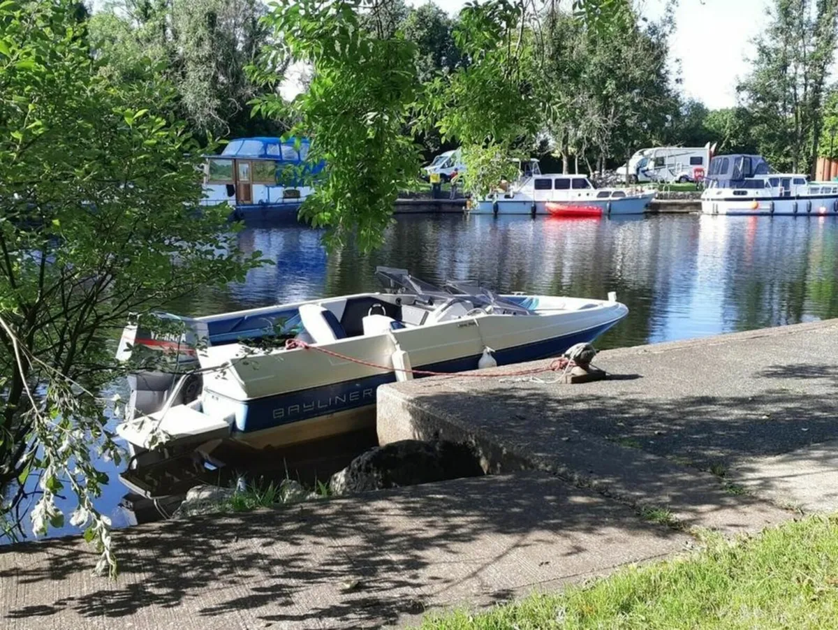 1998 Bayliner Capri Speed Boat & Yamaha 30HP - Image 3