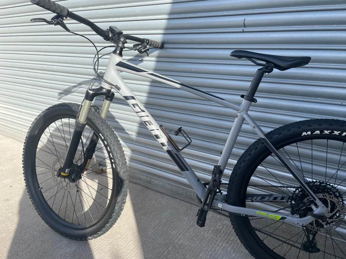 Giant talon 1 like new mountain bike for sale in Co. Dublin for 620