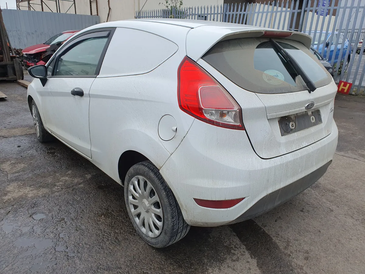 15 FORD FIESTA  1.5 TDCI 2 DOOR FOR BREAKING - Image 4