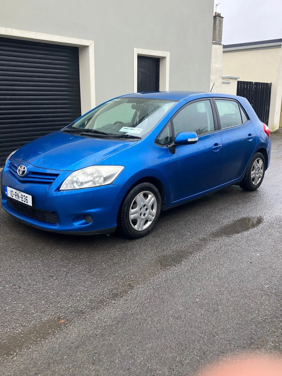 Toyota auris test and tax